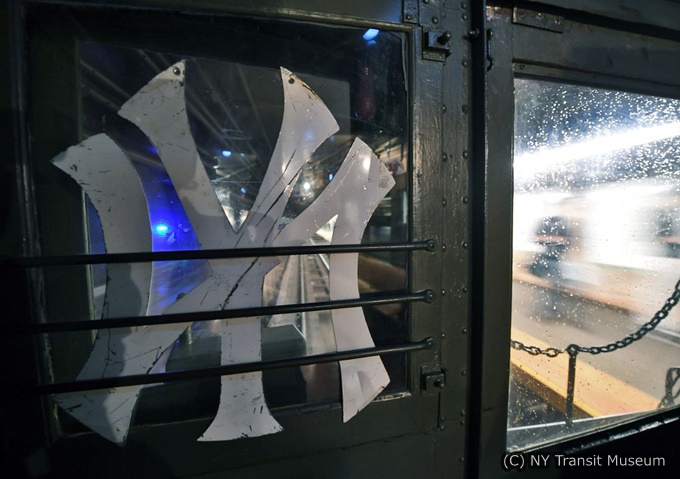 ヤンキース・ホームオープナー記念 ビンテージ地下鉄車両が運行